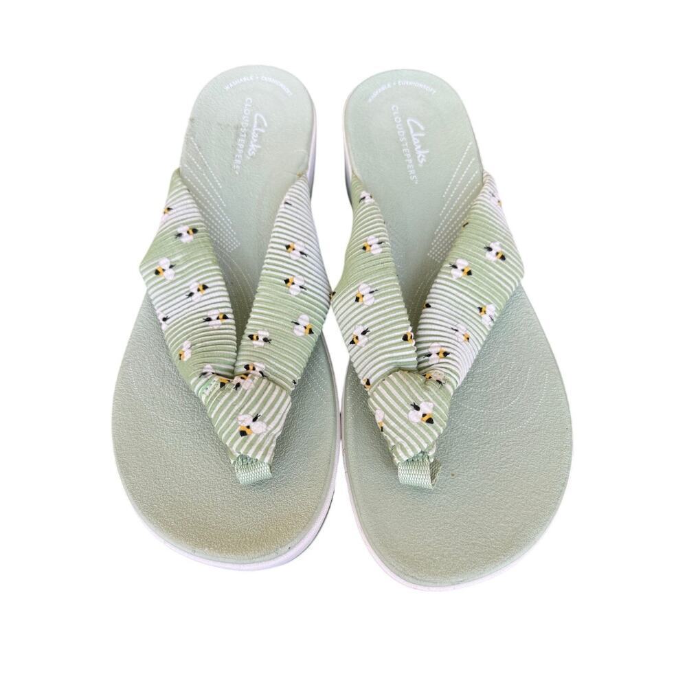 Bumble Bee Clarks Cloudsteppers Women's Sandals/Shoes size 10; Flip flops